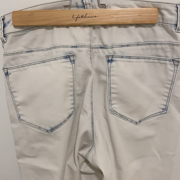 Acidwash White Denim Jeans - Picture 4 of 5